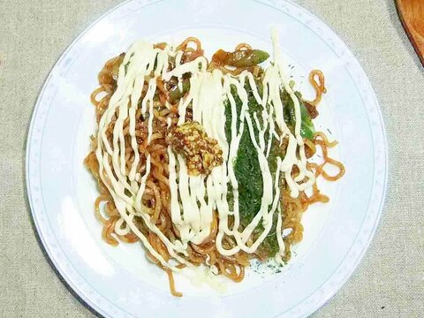 焼きそば　マヨマスタードソース